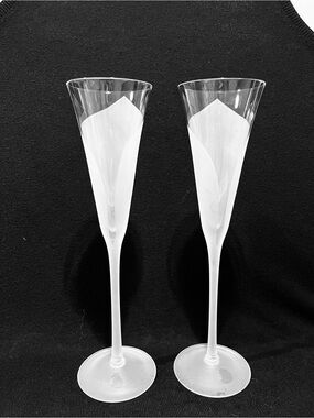 Vintage Sasaki Hana Pattern Set of 2 Frosted Lily Champagne Flutes 11-3/8”
